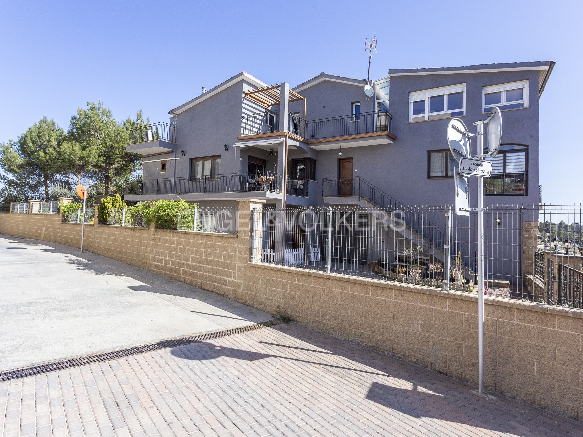 Exterior view of Single-family semi-detached for sale in Castellgalí  with Air Conditioner, Heating and Private garden