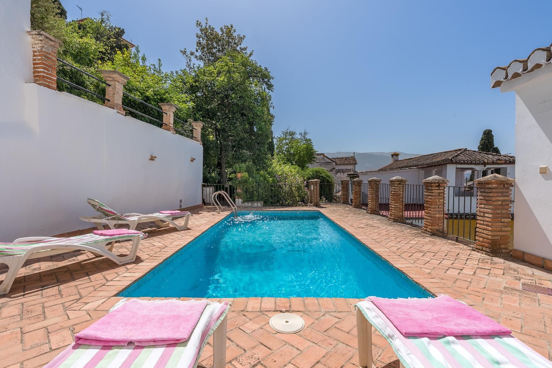 Piscina de Casa o xalet en venda en  Granada Capital amb Aire condicionat, Jardí privat i Terrassa