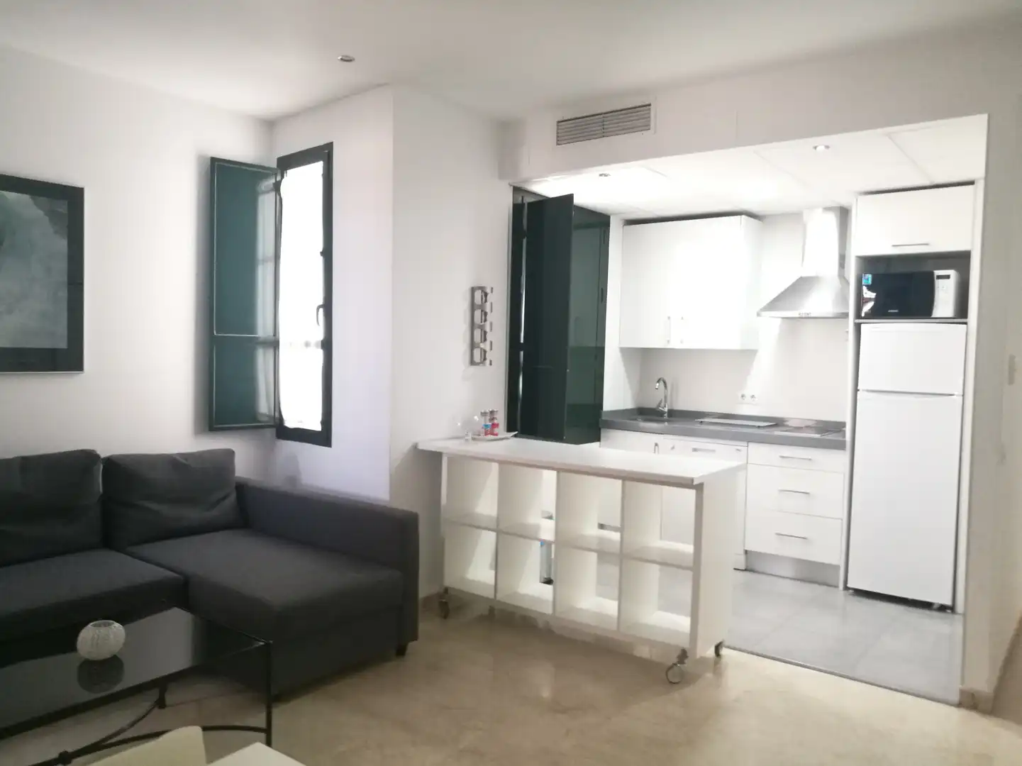 Cuina de Apartament de lloguer en Sevilla amb Aire condicionat, Moblat i Rentadora