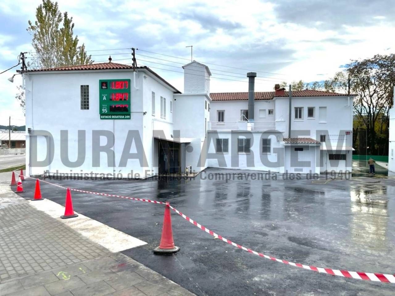 Building to rent in COMPTE DE LLOBREGAT, 35