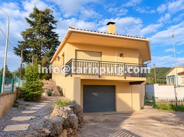 Casa amb jardí de lloguer a Begues