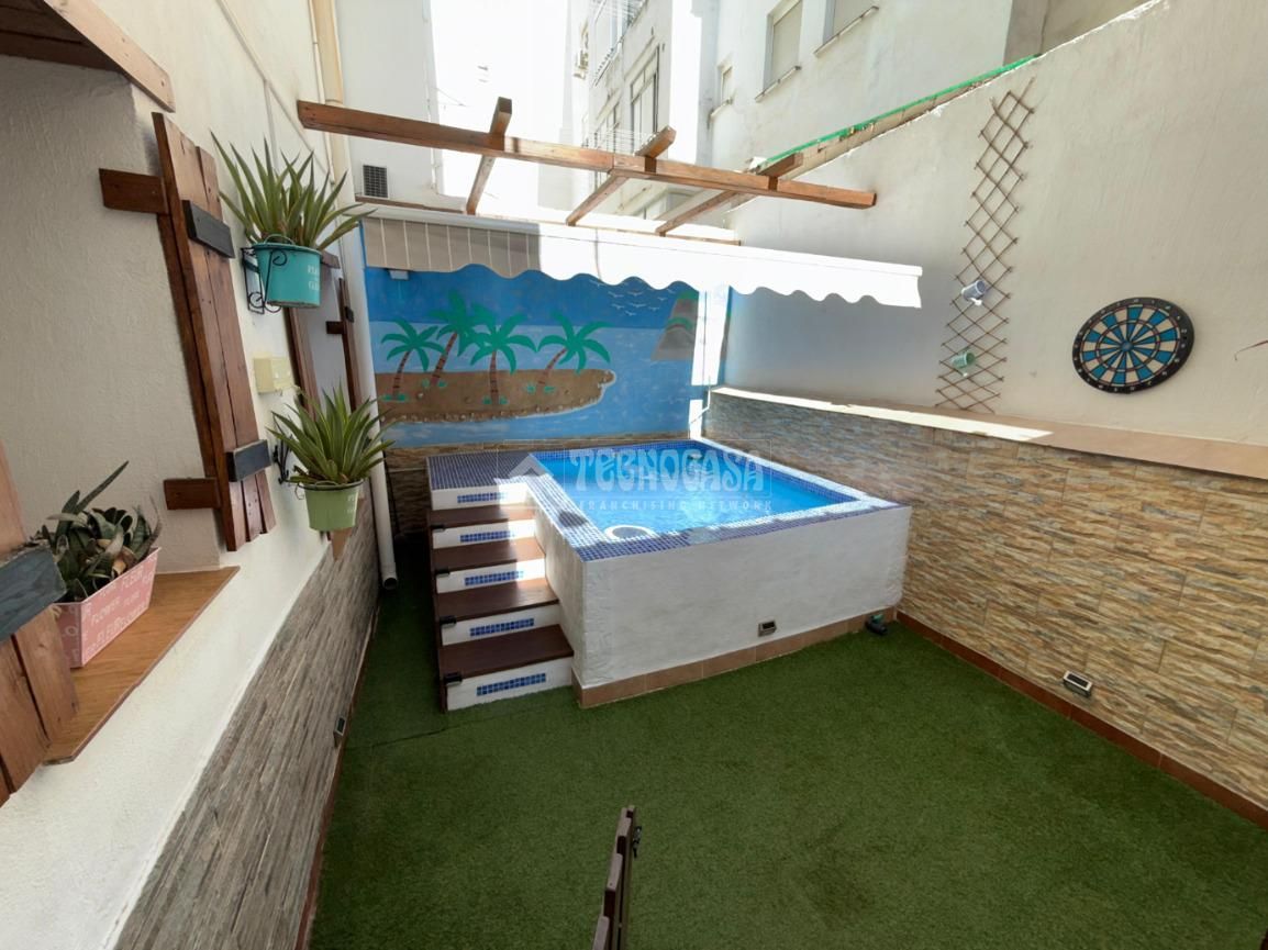 Piscina de Pis en venda en  Jaén Capital amb Jardí privat i Terrassa