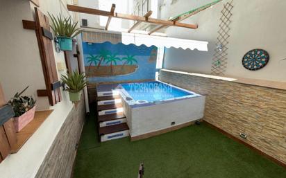 Piscina de Pis en venda en  Jaén Capital amb Jardí privat i Terrassa
