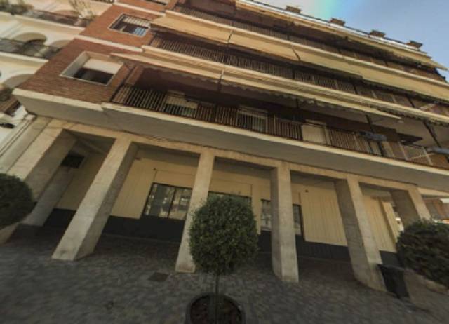 Local comercial en Alquiler en C/ Miguel de Cervantes y Pz de España en Écija