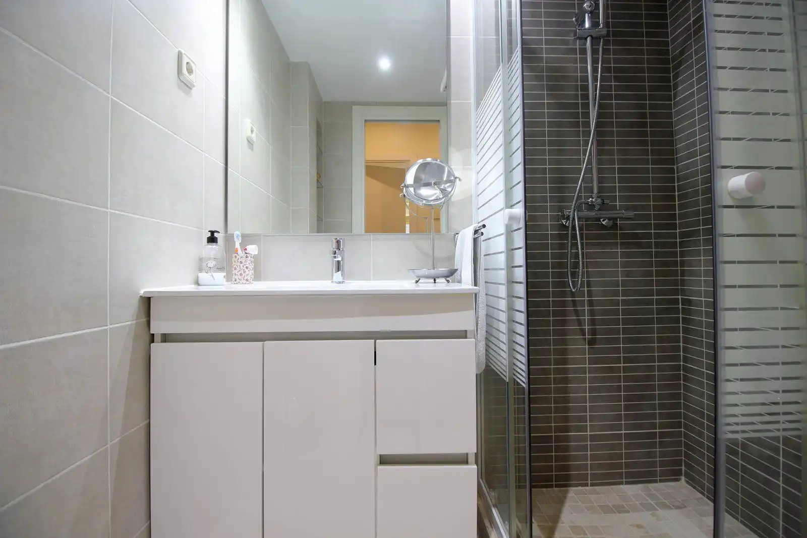 Bathroom of Flat for rent in Barrio de Salamanca