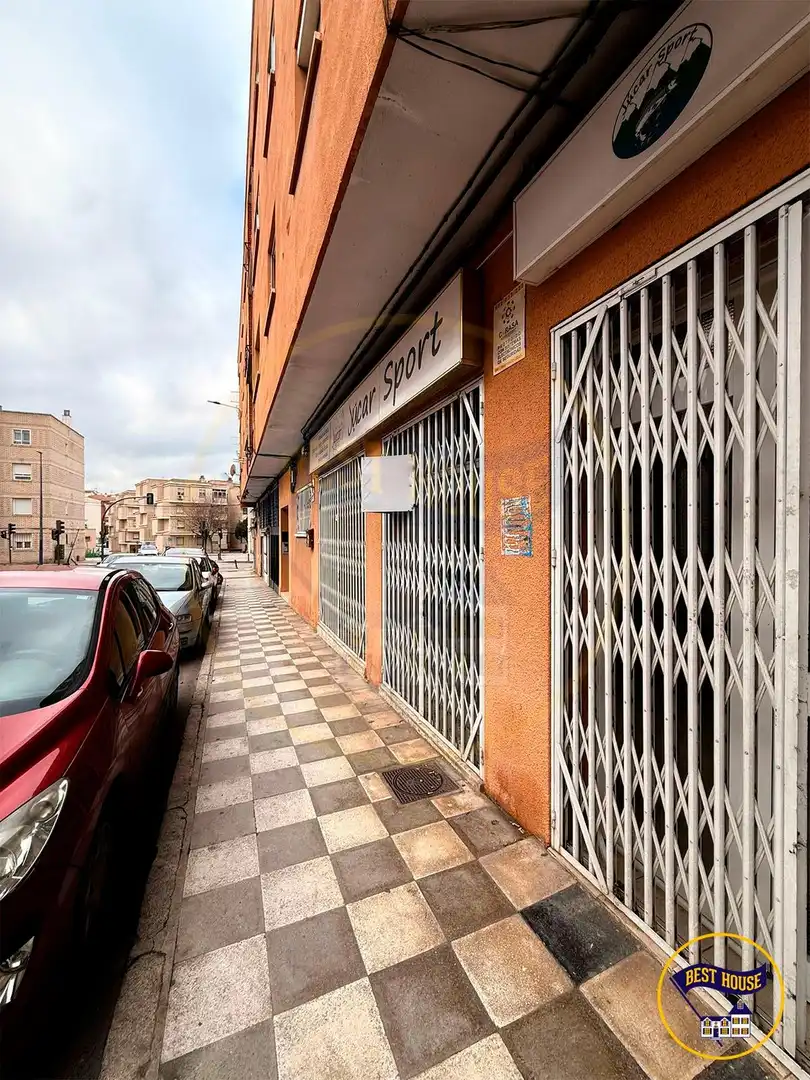 Local en venta en Calle de Barcelona, Reyes Católicos - Paseo San Antonio