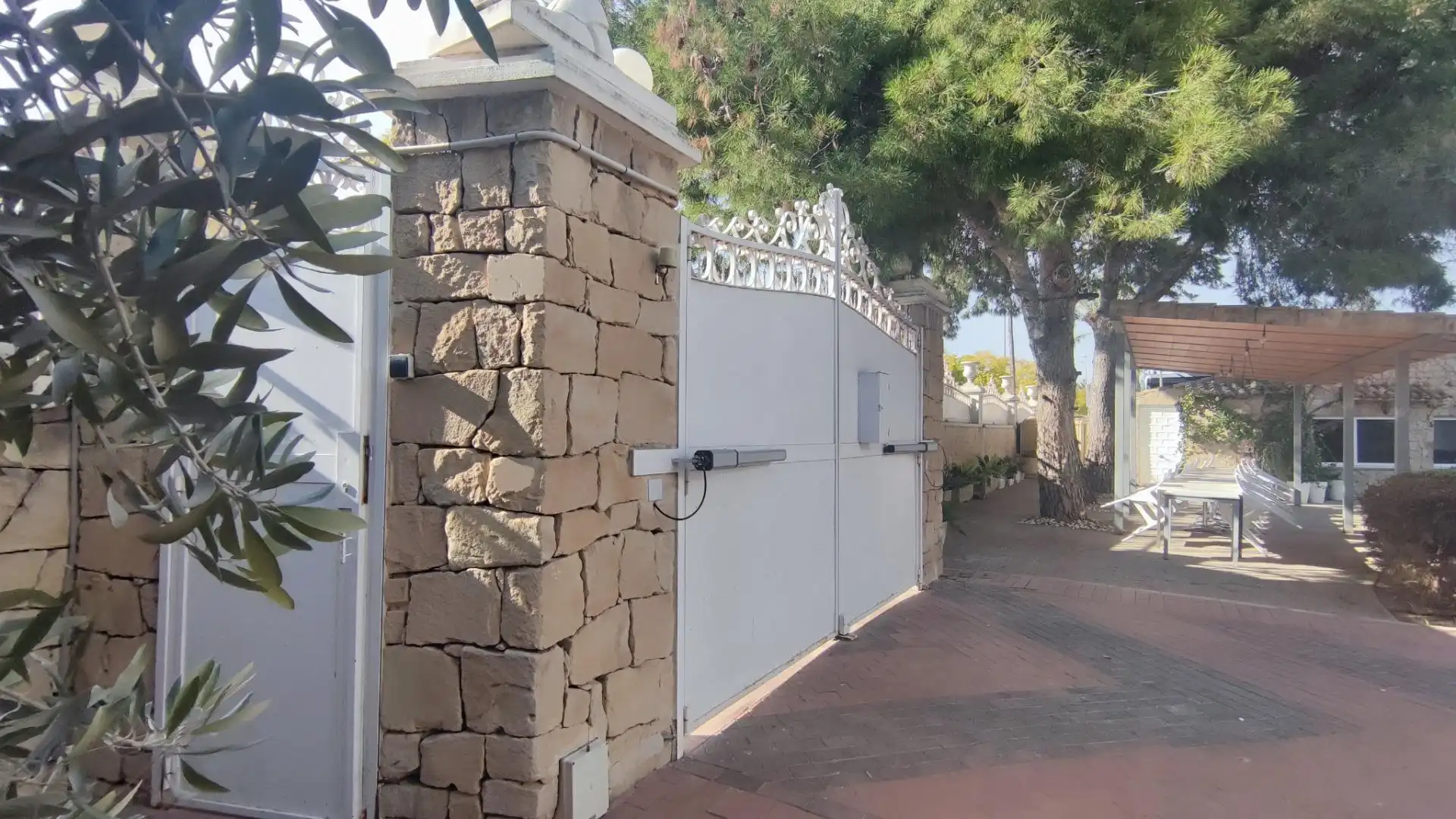Exterior view of Houses for sale in San Vicente del Raspeig / Sant Vicent del Raspeig  with Air Conditioner, Heating and Private garden