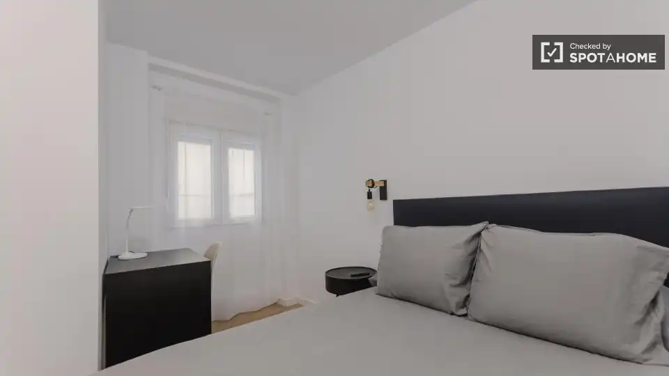 Bedroom of Flat for rent in Valencia  with Air Conditioner, Heating and Furnished