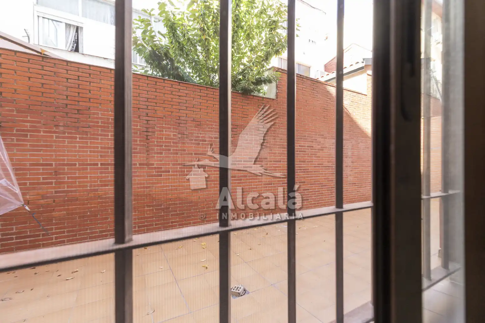 Vista exterior de Pis en venda en Madrid amb Calefacció