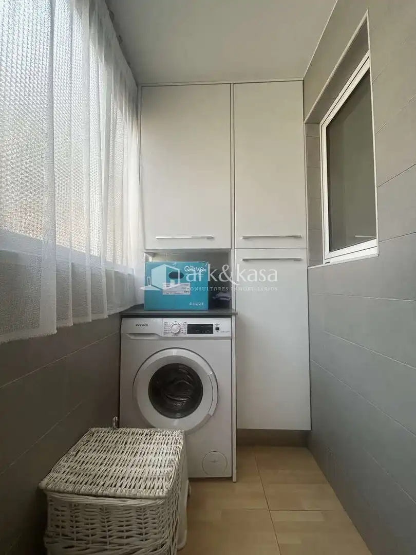 Baño de Piso de alquiler en Valencia con Amueblado, Horno y Microondas