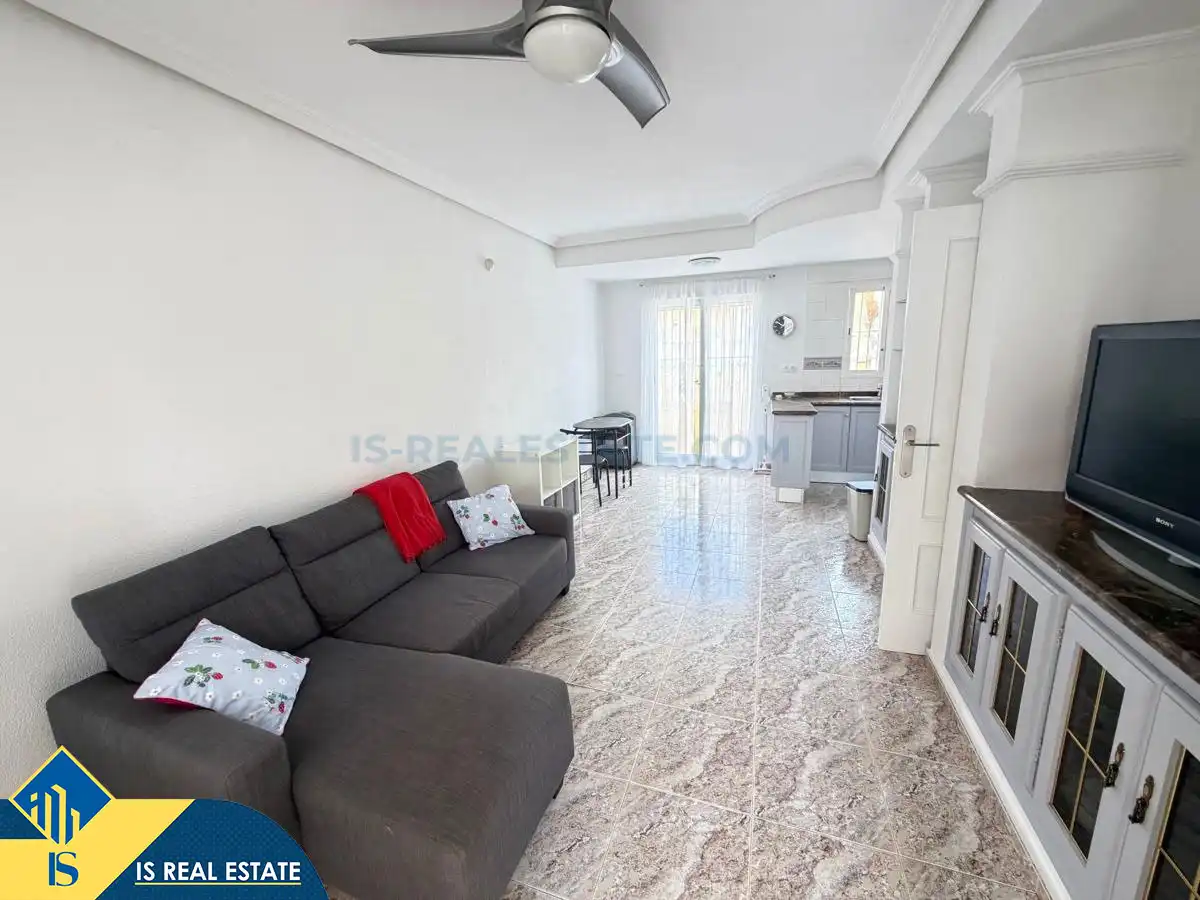 Vista exterior de Casa o xalet en venda en Orihuela amb Calefacció, Moblat i Forn