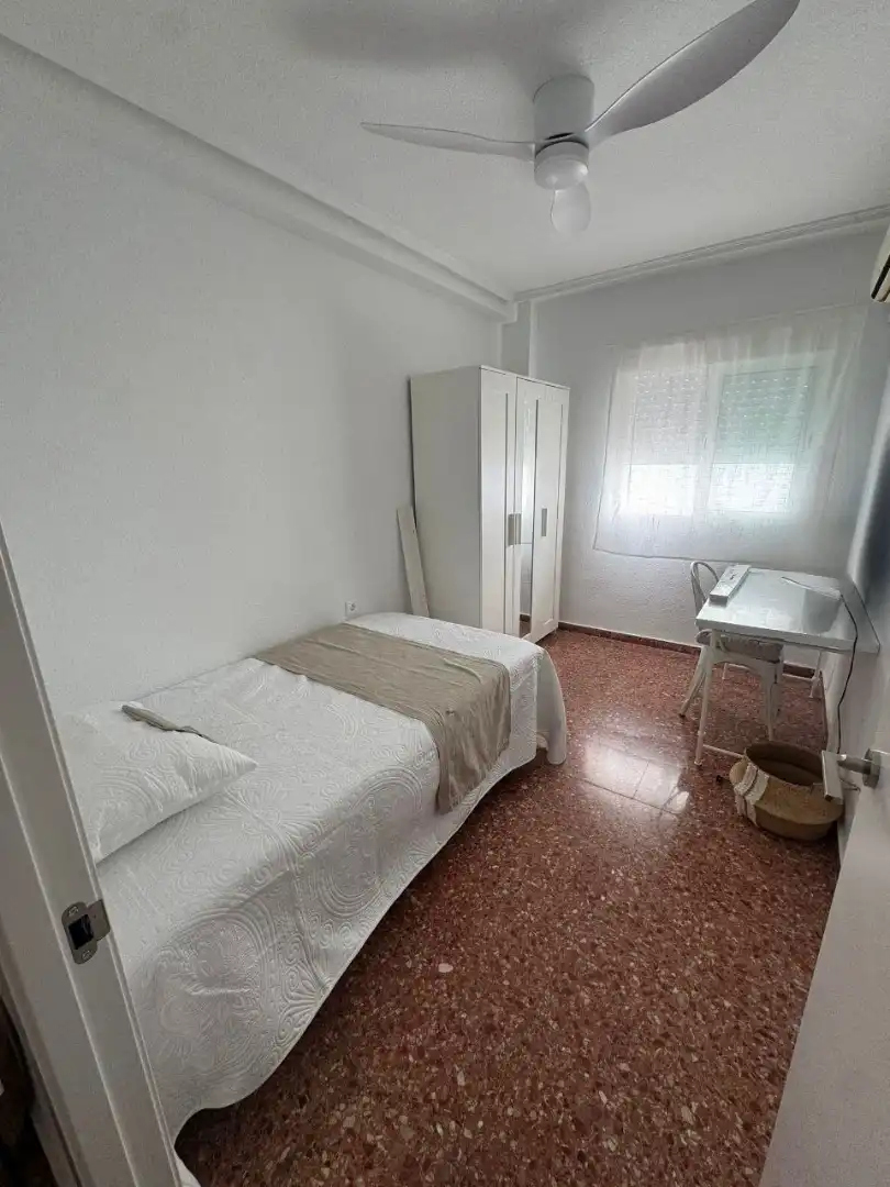 Habitación de Piso de alquiler en Valencia con Amueblado
