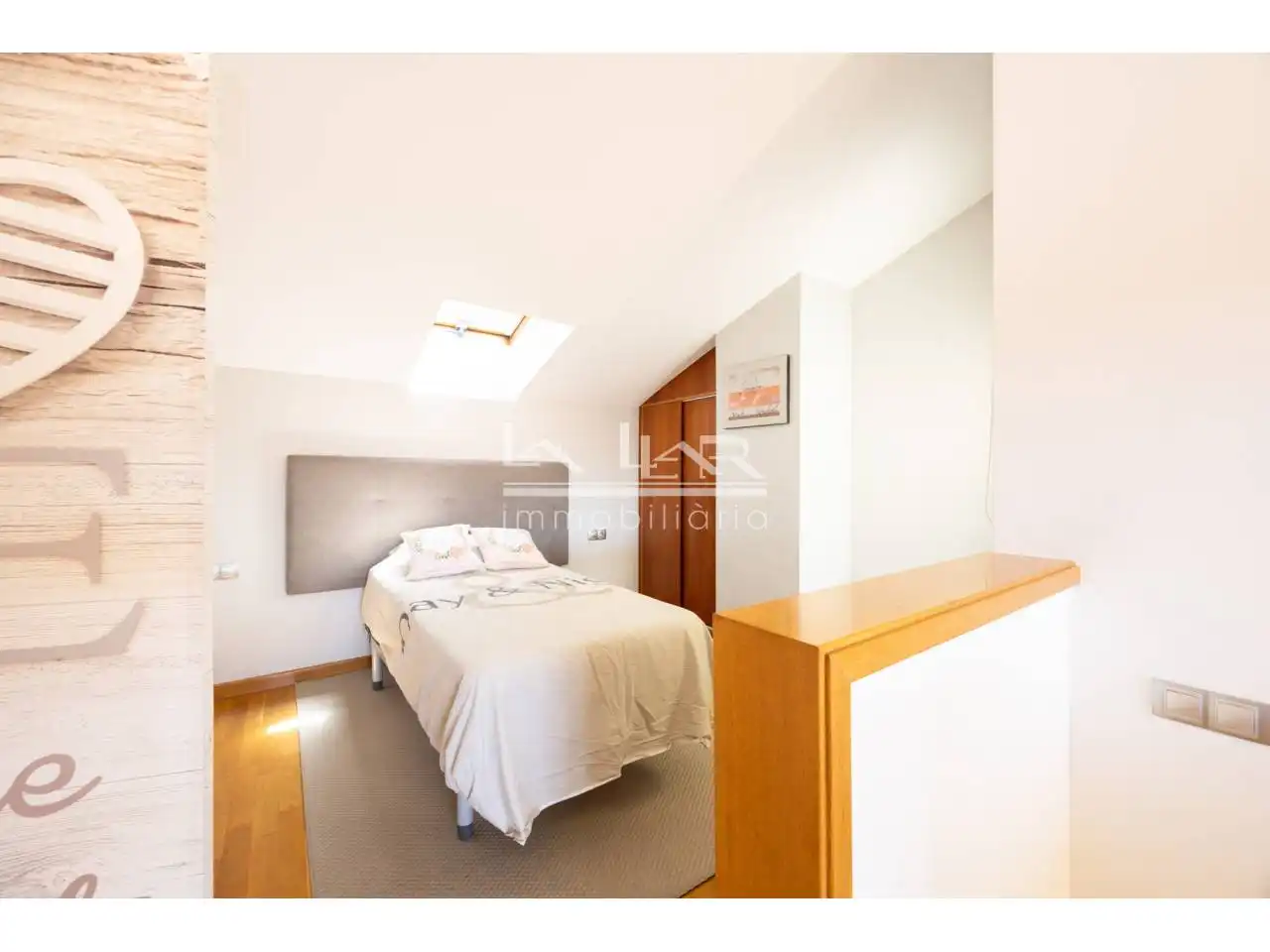 Schlafzimmer von Dachboden zum Verkauf in Vic mit Klimaanlage, Heizung und Parkett