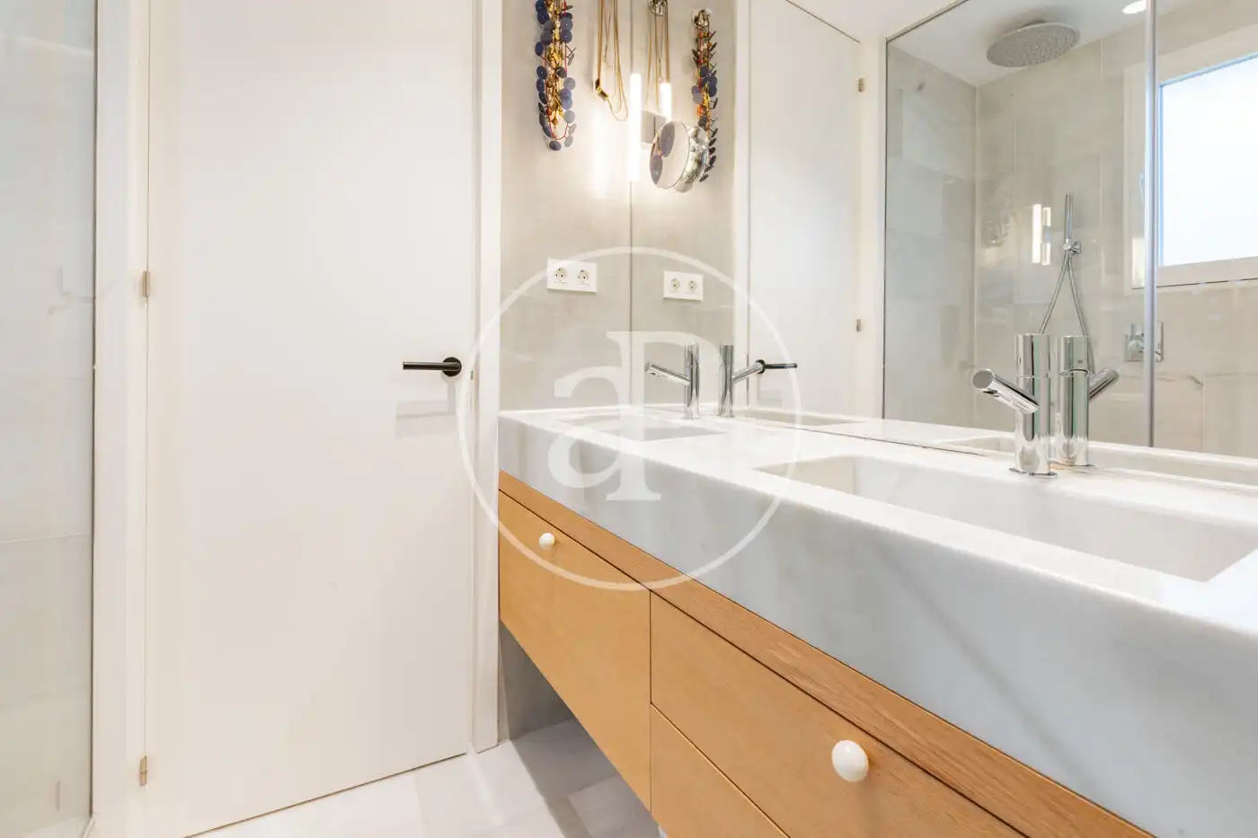 Badezimmer von Wohnung zum Verkauf in Madrid mit Klimaanlage, Heizung und Terrasse