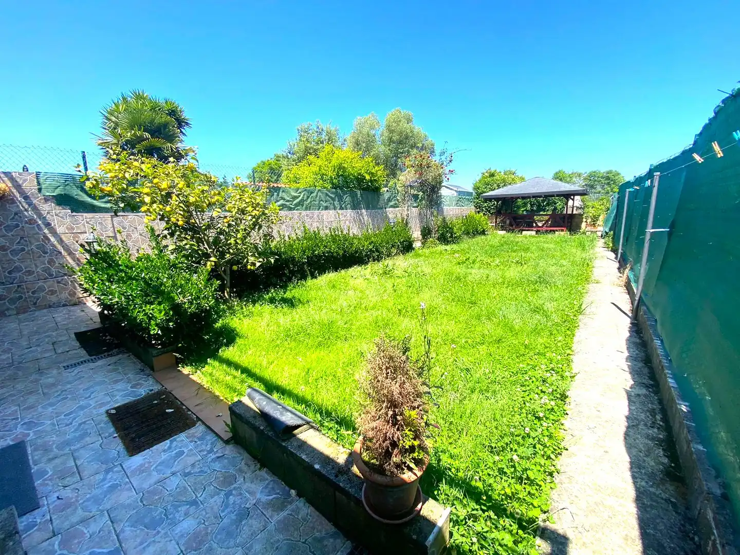 Garten von Einfamilien-Reihenhaus zum Verkauf in Castro-Urdiales mit Heizung, Privatgarten und Parkett