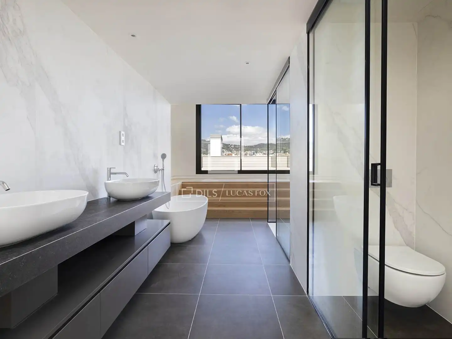 Bathroom of Attic for sale in Barcelona  with Air Conditioner, Terrace and Swimming Pool