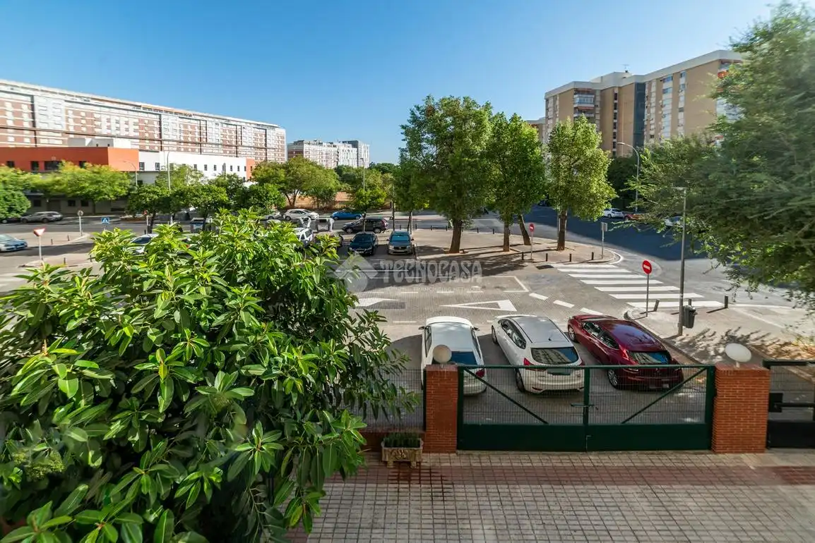Vista exterior de Piso en venta en Sevilla con Calefacción y Terraza