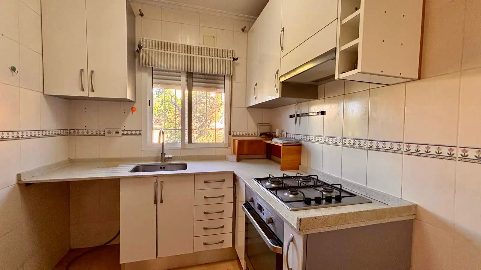 Cocina de Casa o chalet en venta en Pedralba con Jardín privado, Terraza y Piscina