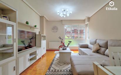 Living room of Flat for sale in Vitoria - Gasteiz  with Heating, Storage room and Furnished