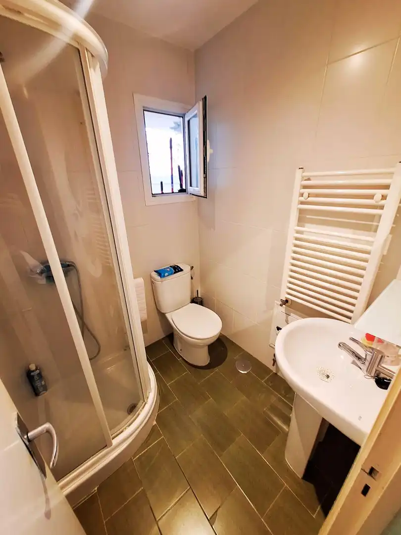 Bathroom of Flat for rent in Madrid  with Air Conditioner, Heating and Furnished