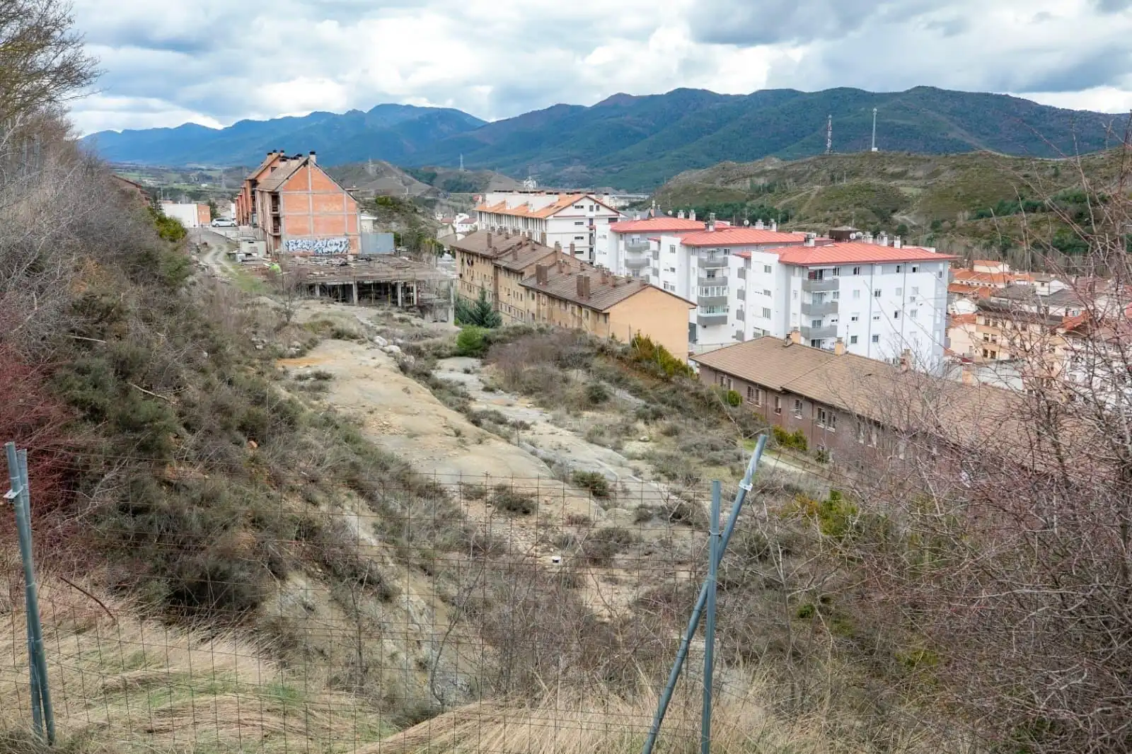 Edificio en venta en Sabiñánigo