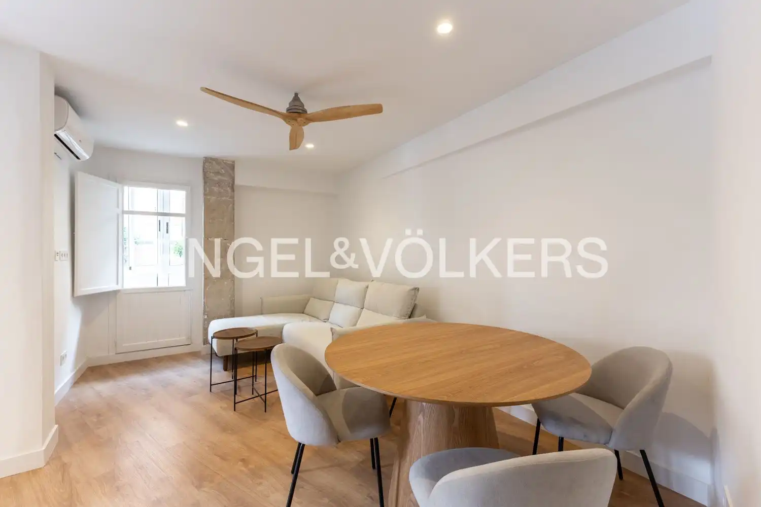 Flat with terrace for sale in Carrer de Salvador Almenar, imagen 2
