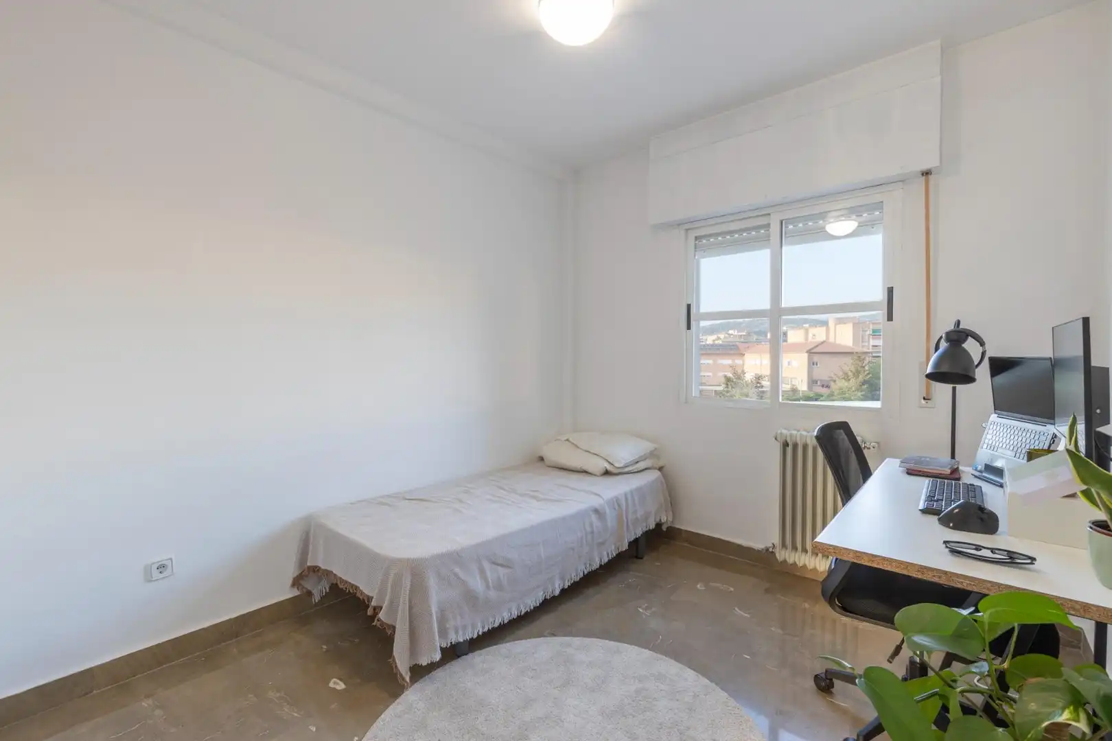 Bedroom of Flat for sale in Granada  with Balcony and Community pool