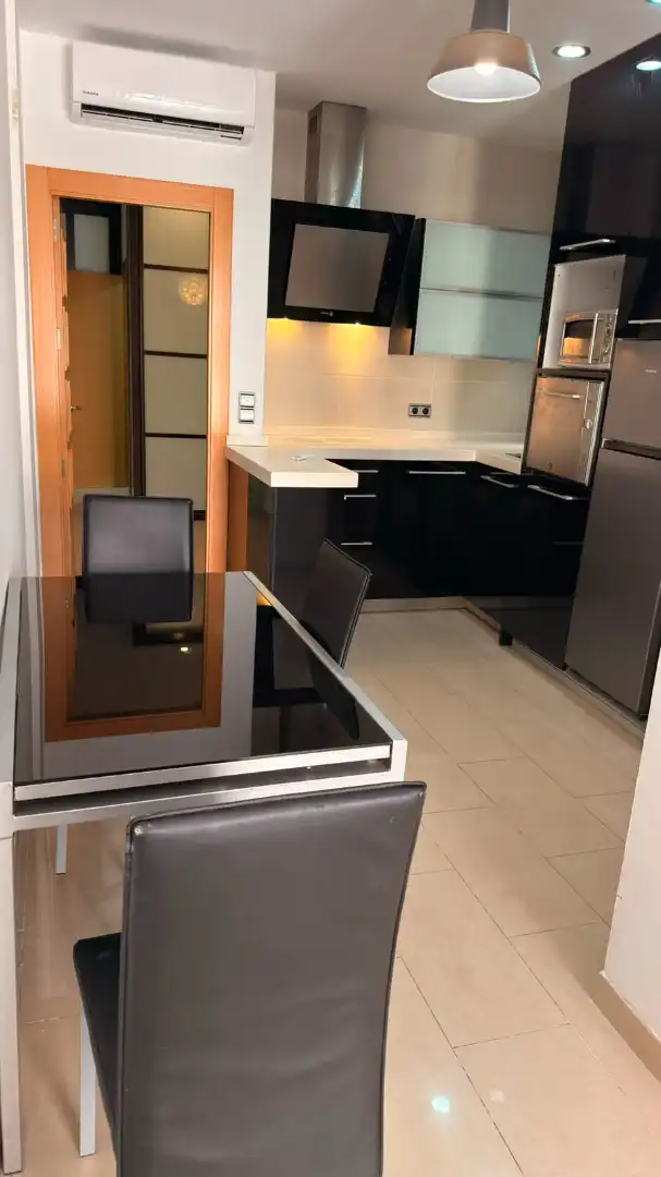 Cuina de Apartament de lloguer en Granada amb Moblat, Rentadora i Microones