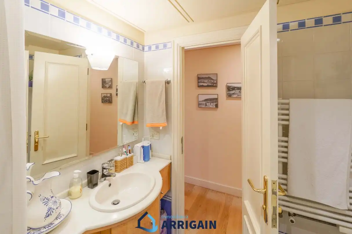 Baño de Piso en venta en Donostia - San Sebastián  con Aire acondicionado, Calefacción y Terraza