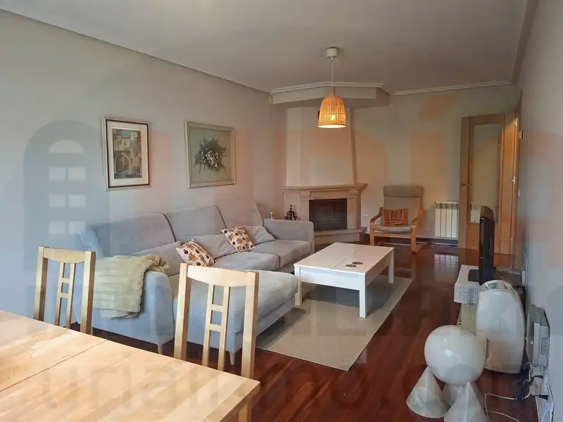 Sala de estar de Casa o chalet en venta en Sariego con Calefacción, Terraza y Trastero