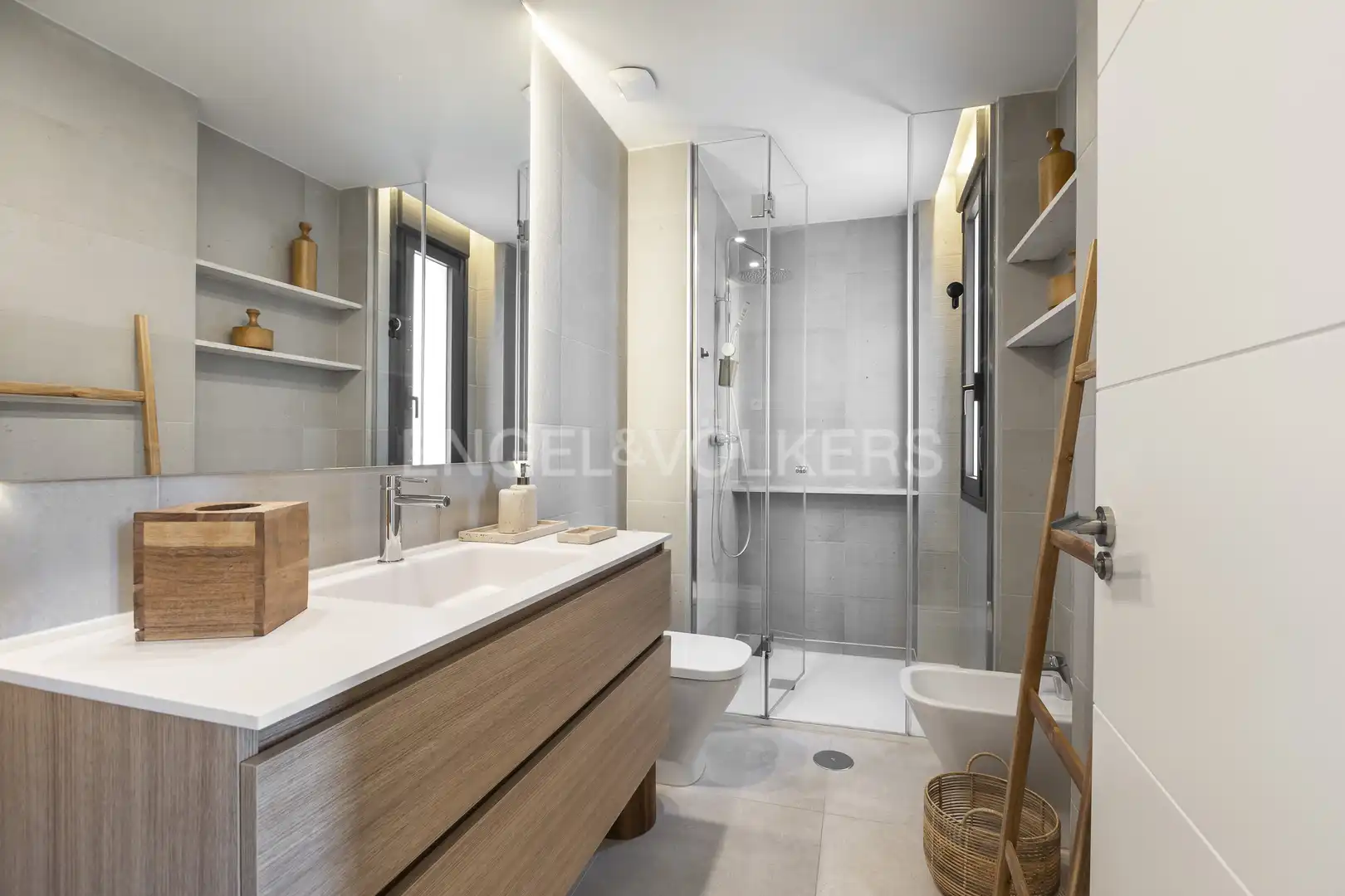 Bathroom of Flat for rent in La Moraleja  with Air Conditioner, Heating and Private garden