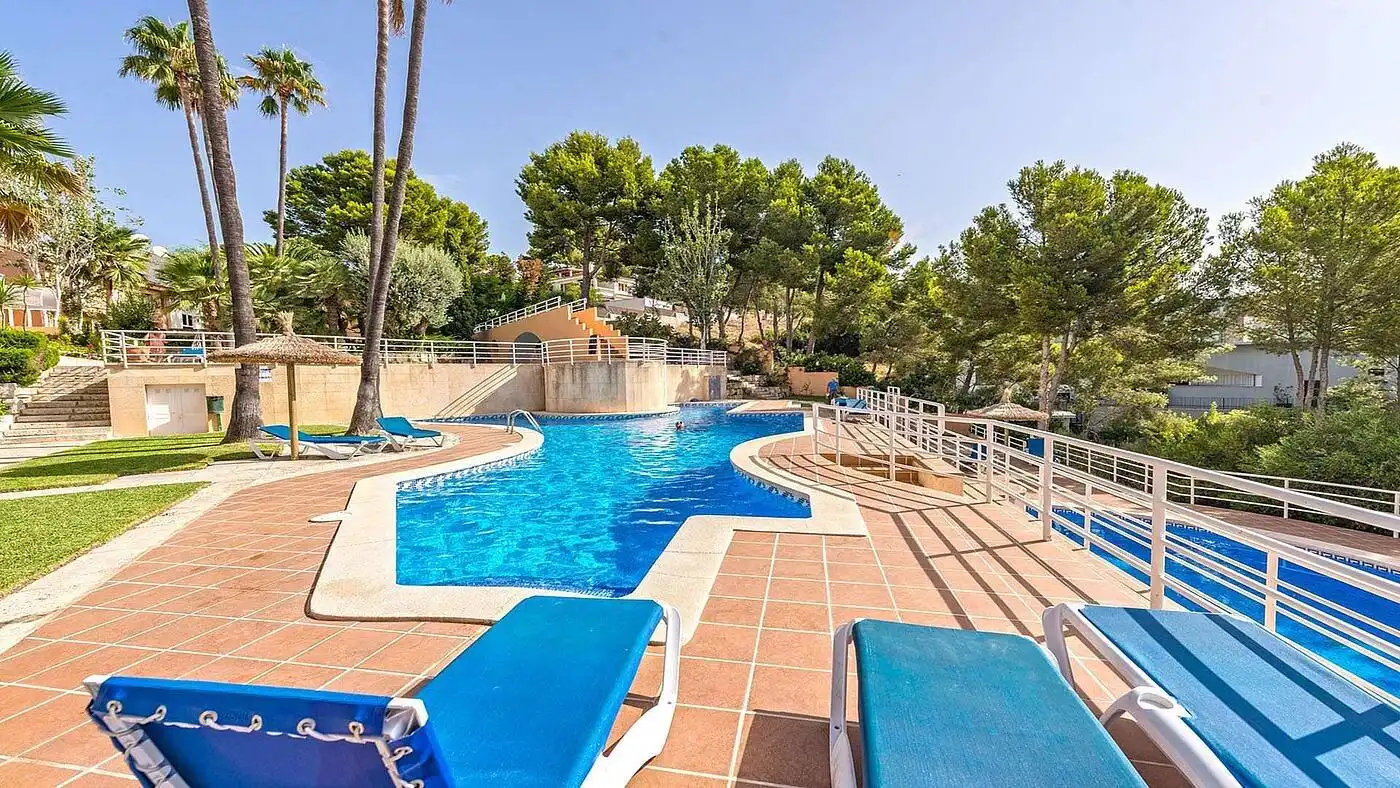 Piscina de Apartament en venda en Calvià amb Aire condicionat, Calefacció i Jardí privat
