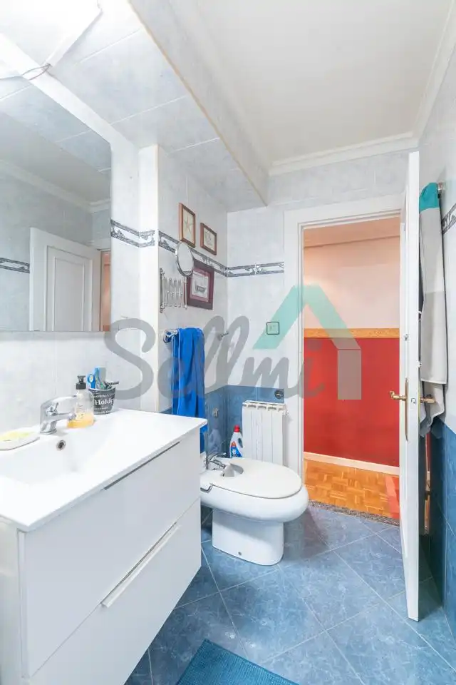 Baño de Piso en venta en Gijón  con Calefacción, Parquet y Trastero