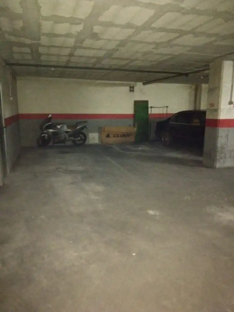 Aparcament de Pis en venda en Fuengirola amb Traster, Moblat i Alarma