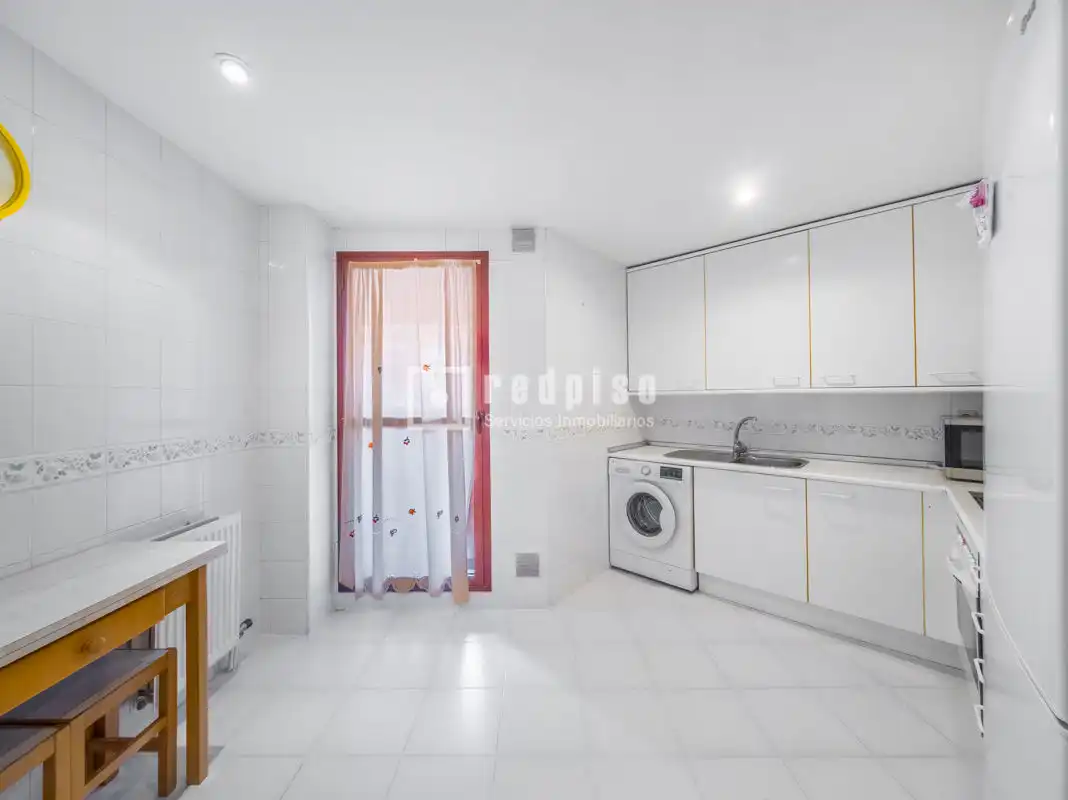 Cocina de Piso en venta en Alcorcón con Aire acondicionado, Calefacción y Jardín privado