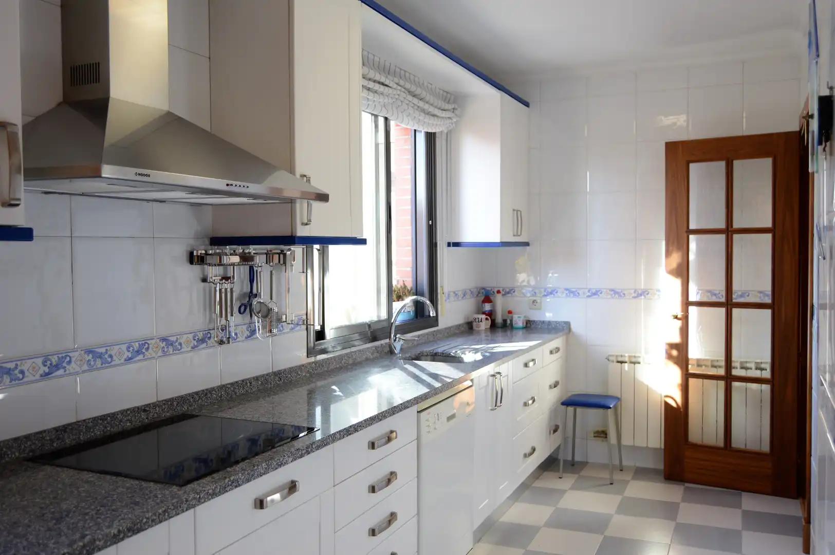 Kitchen of Attic for rent in Madrid  with Air Conditioner, Heating and Parquet flooring