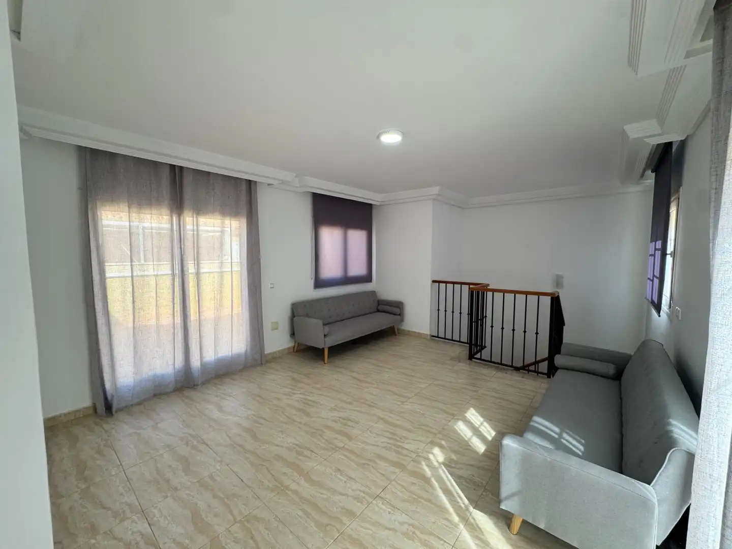 Sala d'estar de Casa adosada de lloguer en Roquetas de Mar