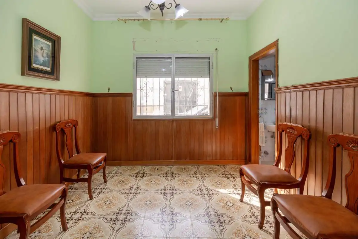 Casa adosada en venda en Dos Hermanas amb Aire condicionat, Calefacció i Jardí privat