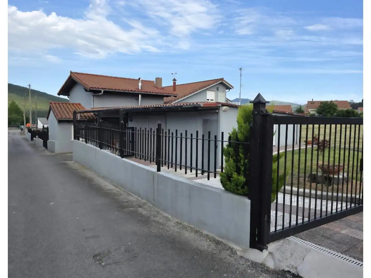 Vista exterior de Casa o chalet en venta en Puente Viesgo con Jardín privado y Amueblado