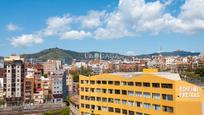 Vista exterior de Àtic en venda en L'Hospitalet de Llobregat amb Terrassa