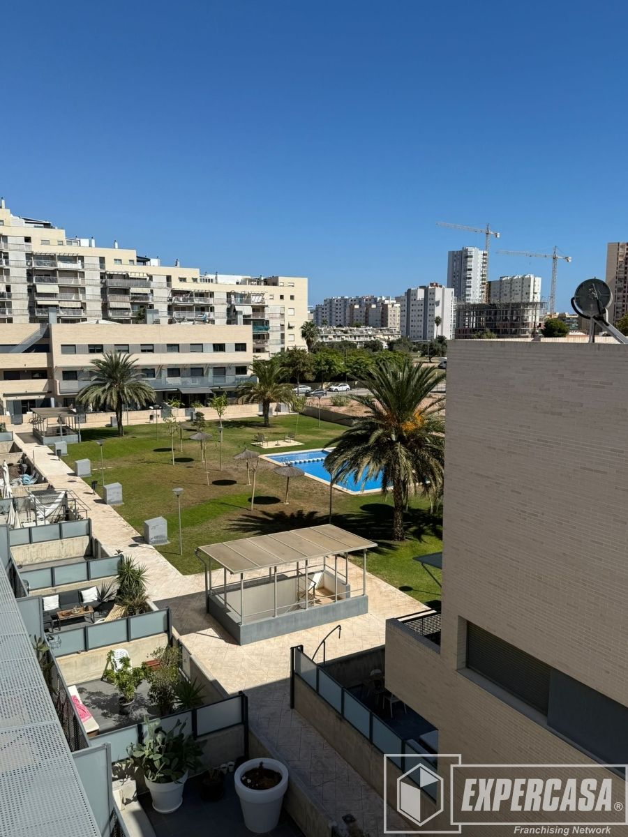 Vista exterior de Casa o xalet en venda en La Pobla de Farnals amb Aire condicionat i Terrassa