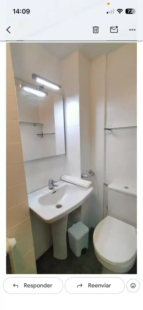 Bathroom of Flat for rent in  Pamplona / Iruña  with Balcony