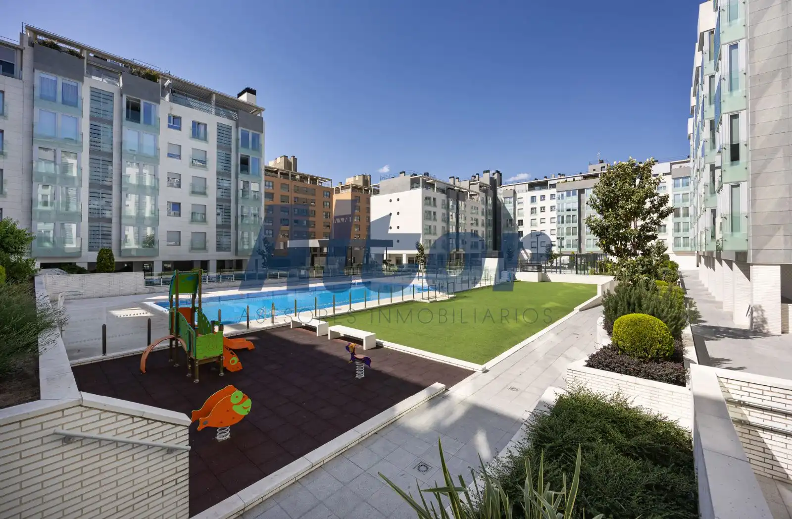 Schwimmbecken von Wohnung zum Verkauf in Madrid mit Klimaanlage, Abstellraum und Schwimmbad