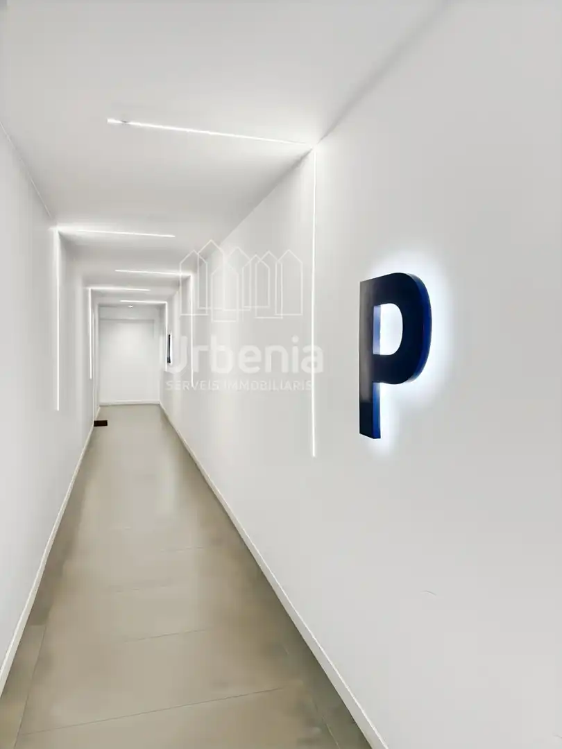 Parking de Ático en venta en Mataró con Aire acondicionado, Calefacción y Terraza