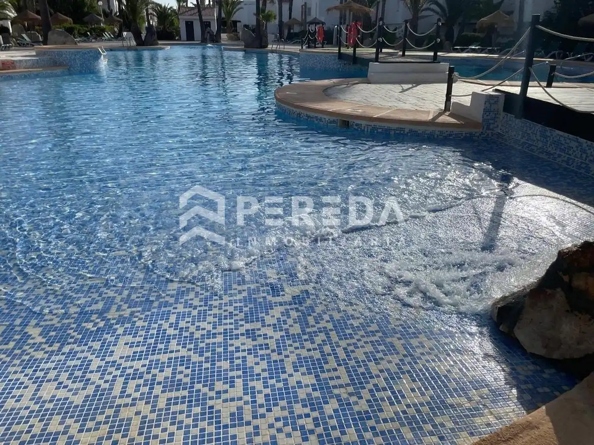 Piscina de Apartamento en venta en Roquetas de Mar con Aire acondicionado, Jardín privado y Terraza