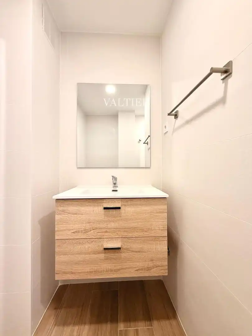 Bathroom of Flat for rent in Madrid  with Terrace