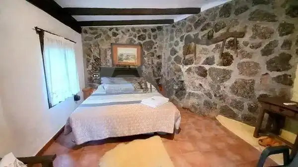 Schlafzimmer von Country house zum Verkauf in Los Navalucillos mit Heizung, Terrasse und Schwimmbad
