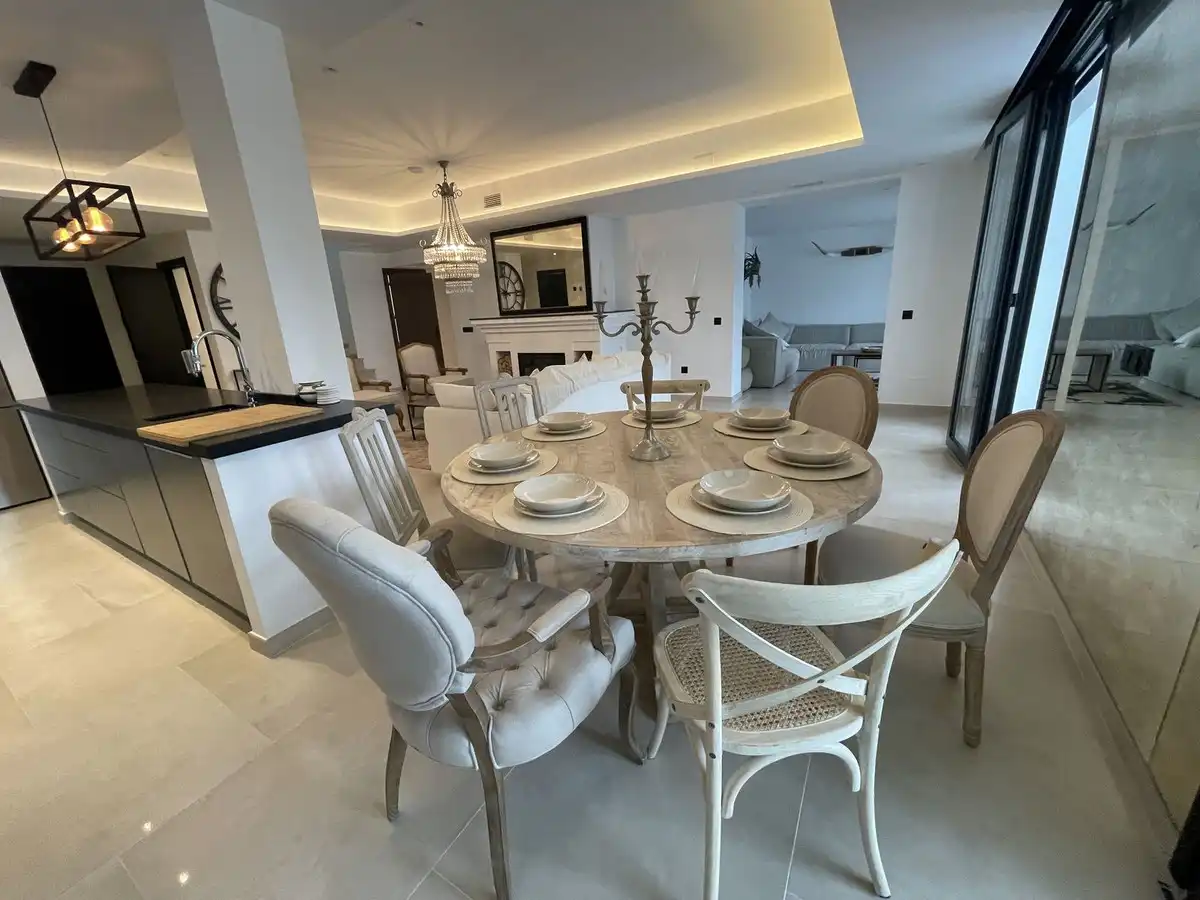 Comedor de Casa o chalet de alquiler en Marbella con Aire acondicionado, Jardín privado y Piscina