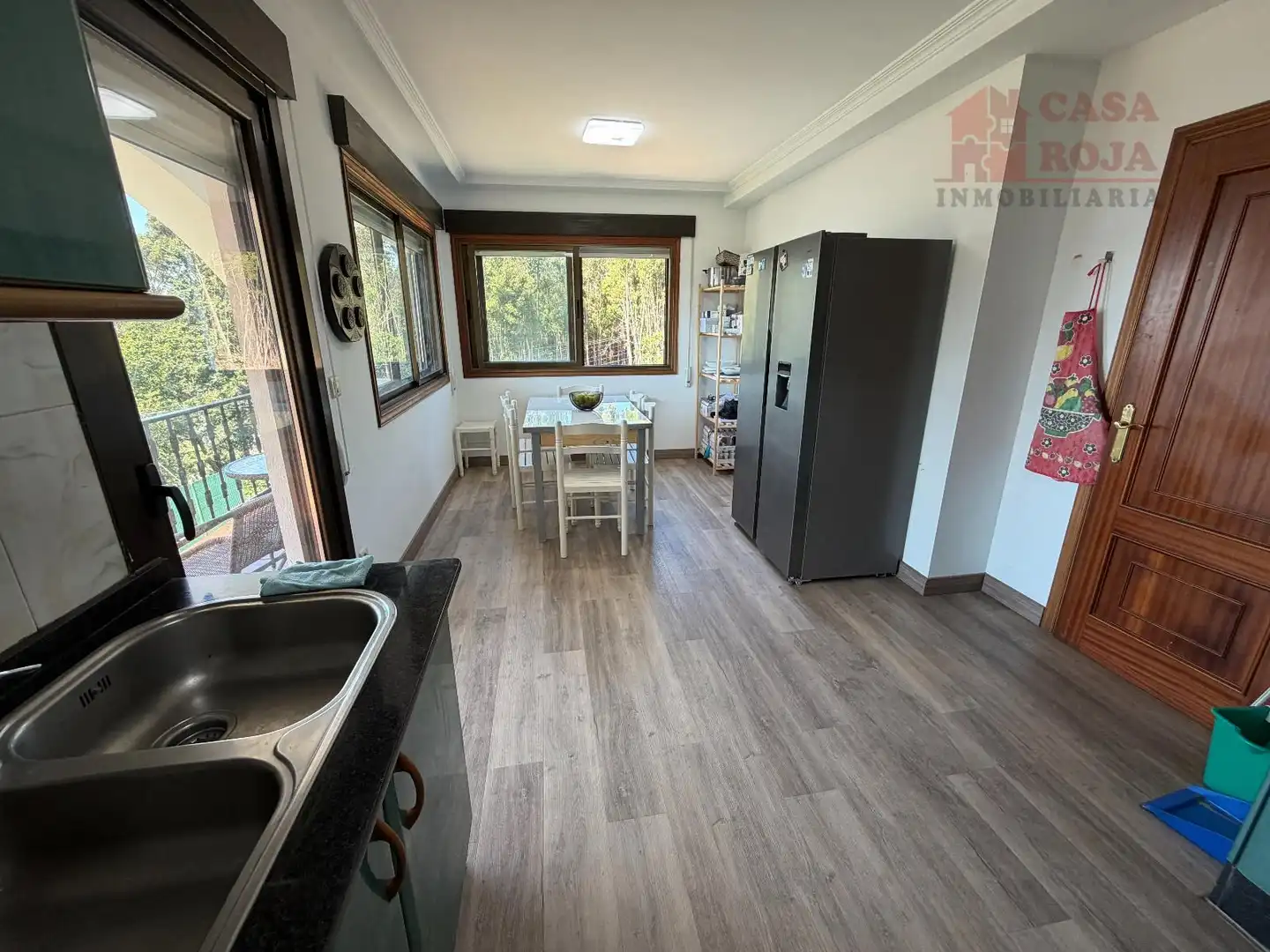 Menjador de Casa o xalet en venda en Cangas  amb Calefacció, Terrassa i Moblat