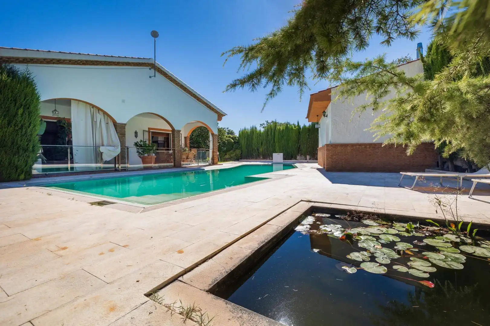 Piscina de Casa o xalet en venda en Baza amb Aire condicionat, Calefacció i Jardí privat